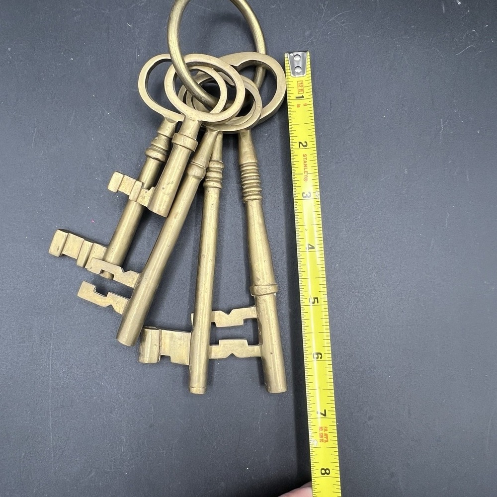 Vintage Solid Brass Skeleton Key Ring Decor Large Thick Heavy Set Of 5 - Picture 5 of 6